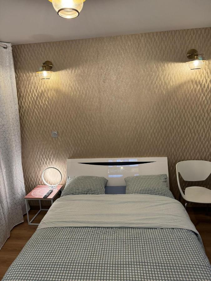 Chambre Privee/Climatisee+Tv /Petit Dejeuner Inclu/Tout Confort Nevers Exterior foto